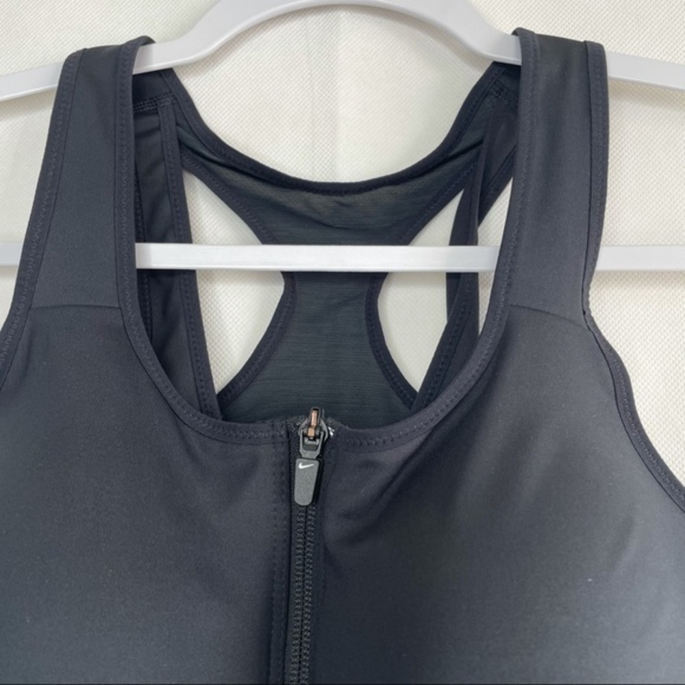 Nike Shape High-Support Zip-Front Sports Bra - Picture 4 of 8